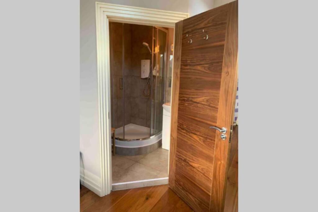 Centre Of Dingle Town - Luxury Holiday Apartment Buitenkant foto